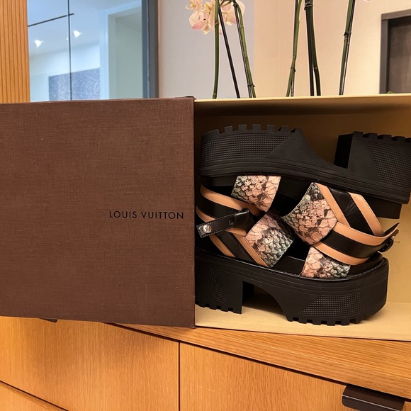 Louis Vuitton snake print Leather Sandals - Picture 4 of 7